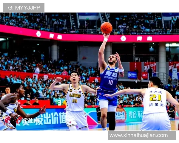 CBA季后赛激战辽宁对阵新疆首场较量精彩回顾与分析